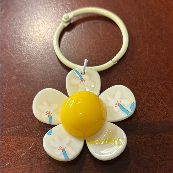 Colorful Smiley Flower Keychains - Picture 7 of 7